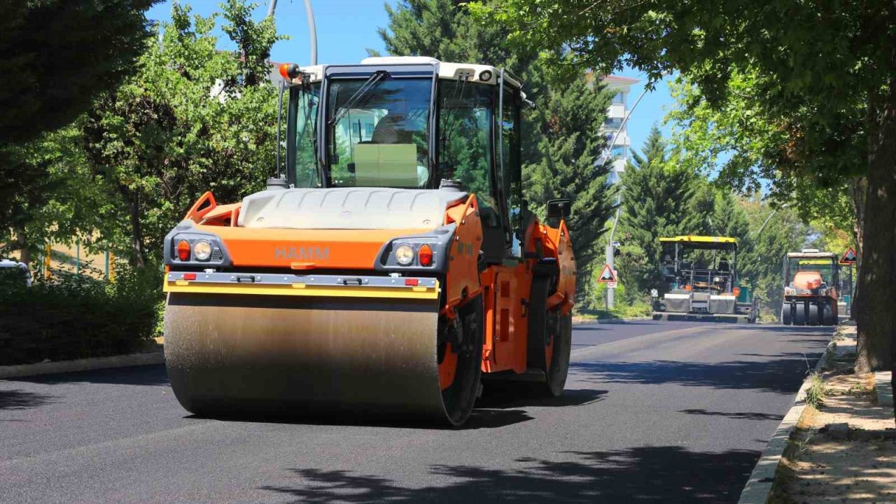 Elazığ’da  yol bakım ve asfalt çalışmaları sürüyor