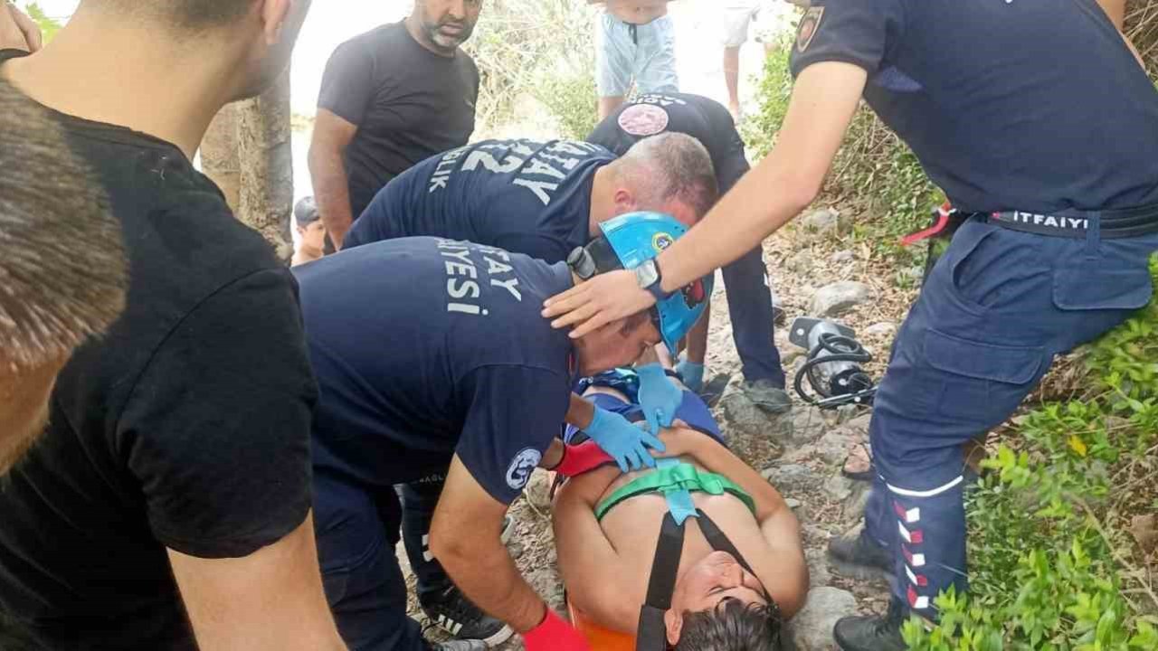 Dörtyol’da ayağı kayalıklara sıkışan şahıs yaralandı