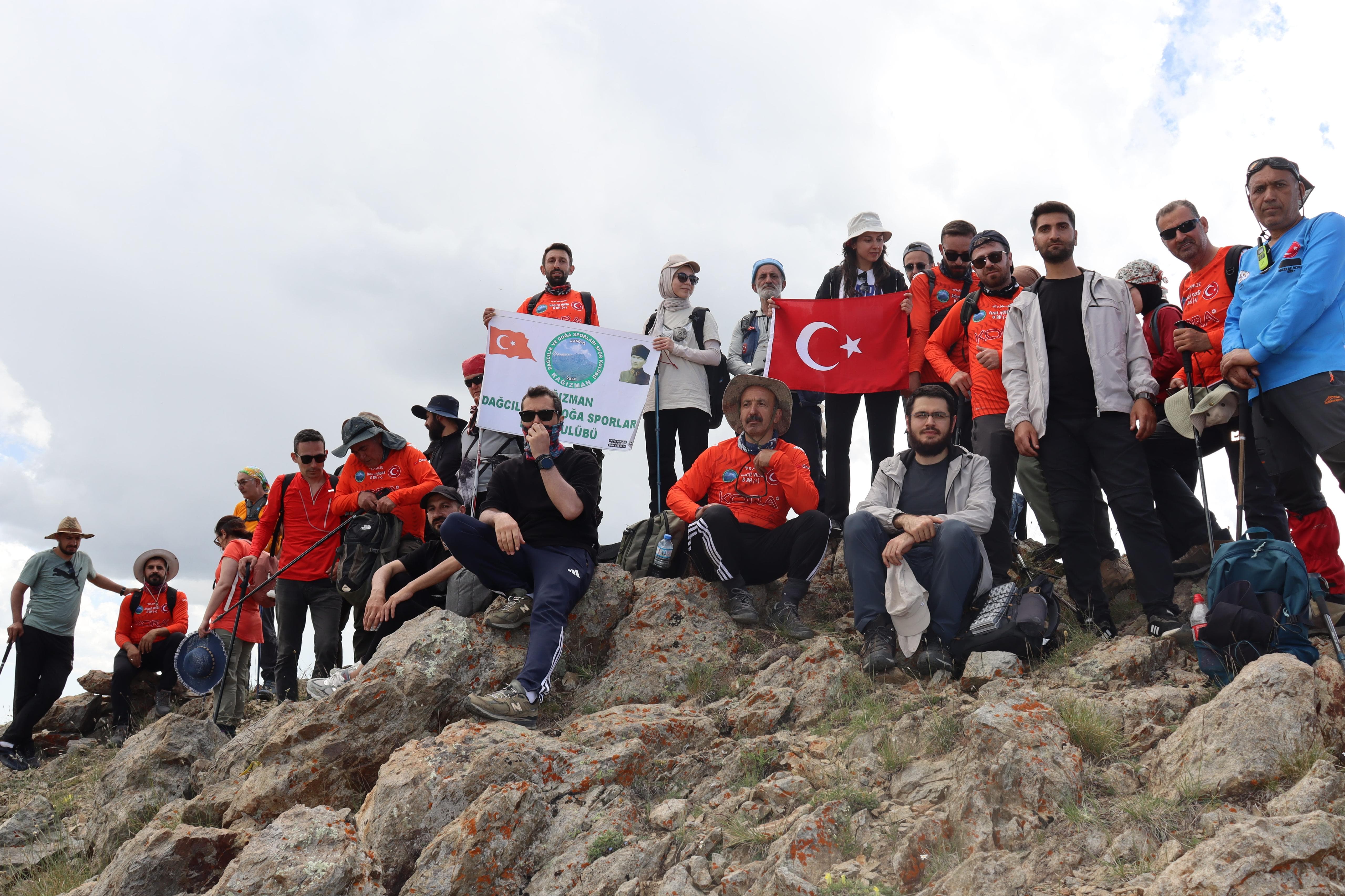 Kağızman Dağcılık Kulübü Mamakar Zirvesinde!