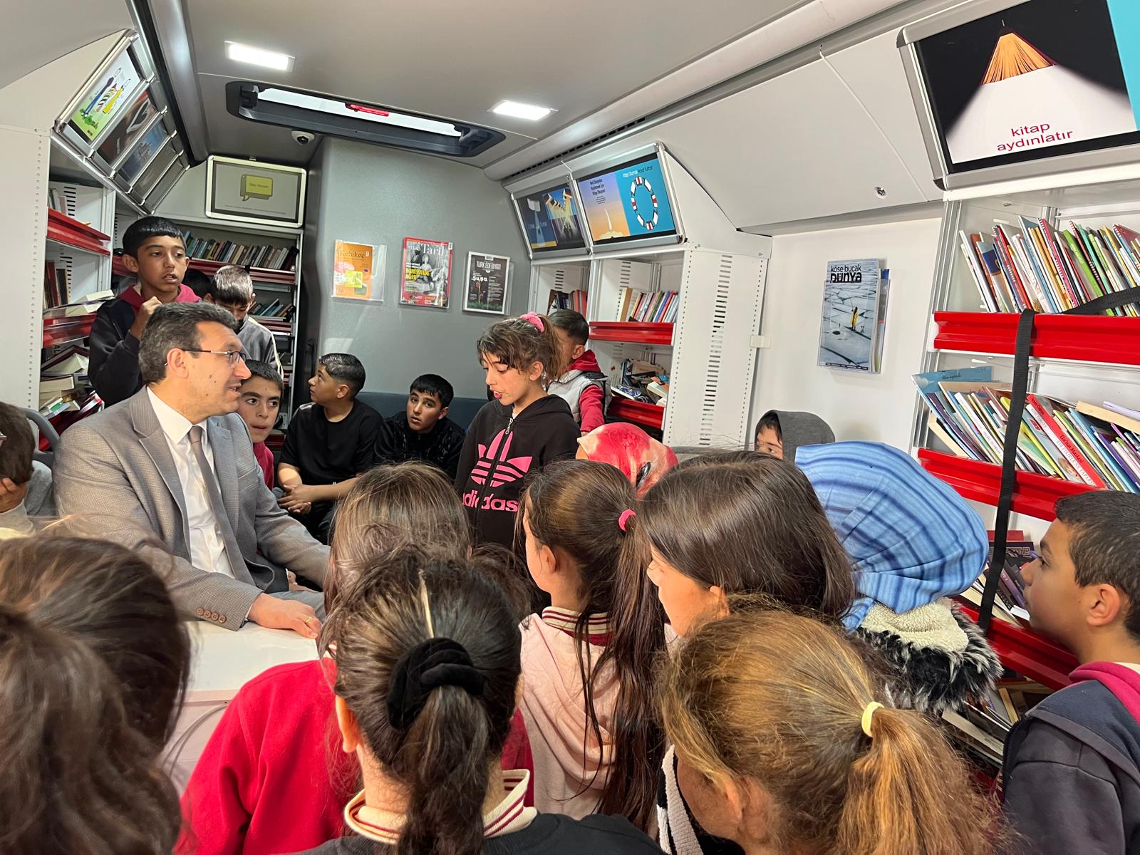 Kars'ta Gezici Kütüphane köy köy dolaşıyor!