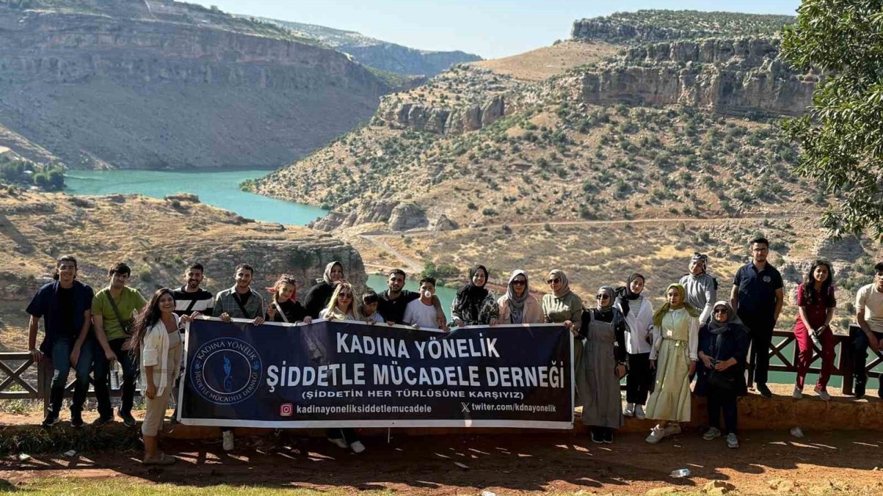 Elazığlı kadınlar ve gençler Diyarbakır’ı gezdi