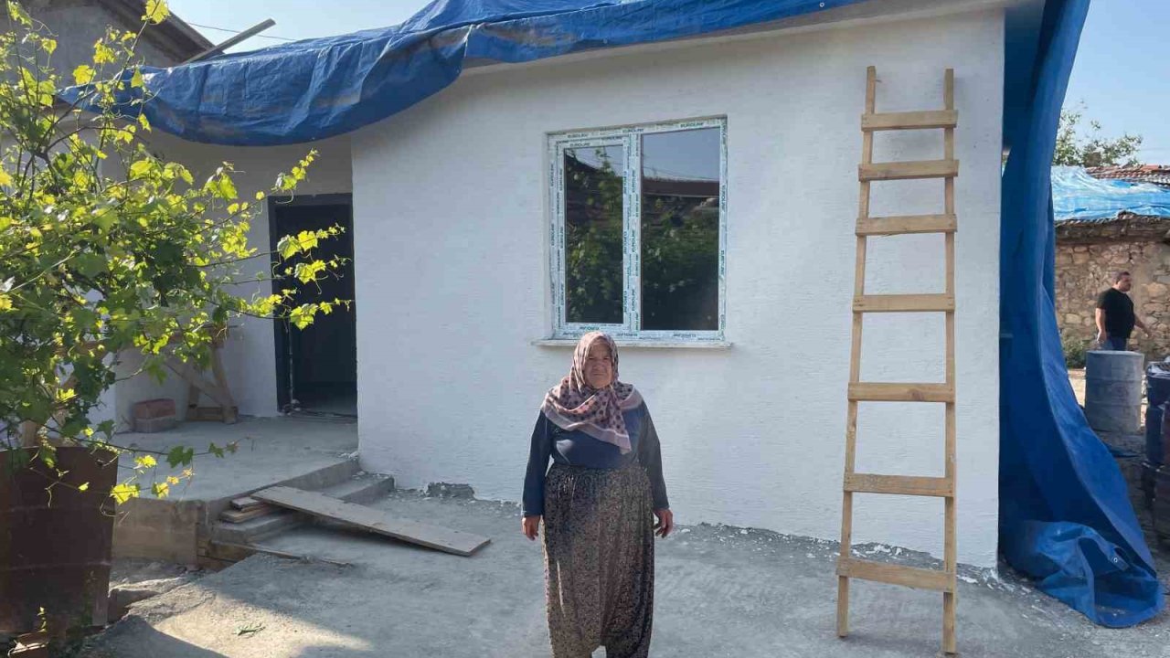 Evi kül olan 72 yaşındaki kadının yüzü İHA’nın haberinden sonra güldü