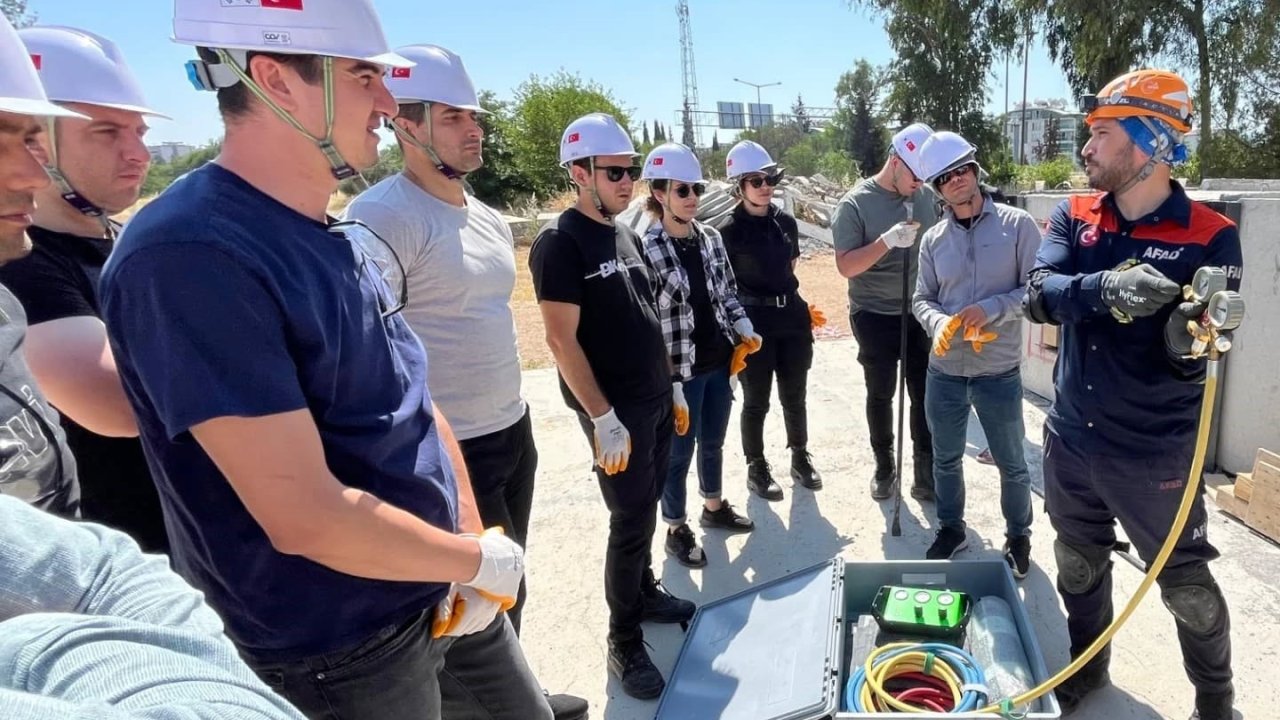 Aydın’da çevik kuvvet personeline deprem arama kurtarma eğitimi verildi