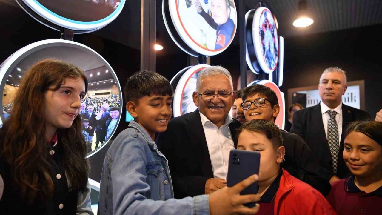 Büyükşehirin iki özel sergisine bilim meraklılarından yoğun ilgi