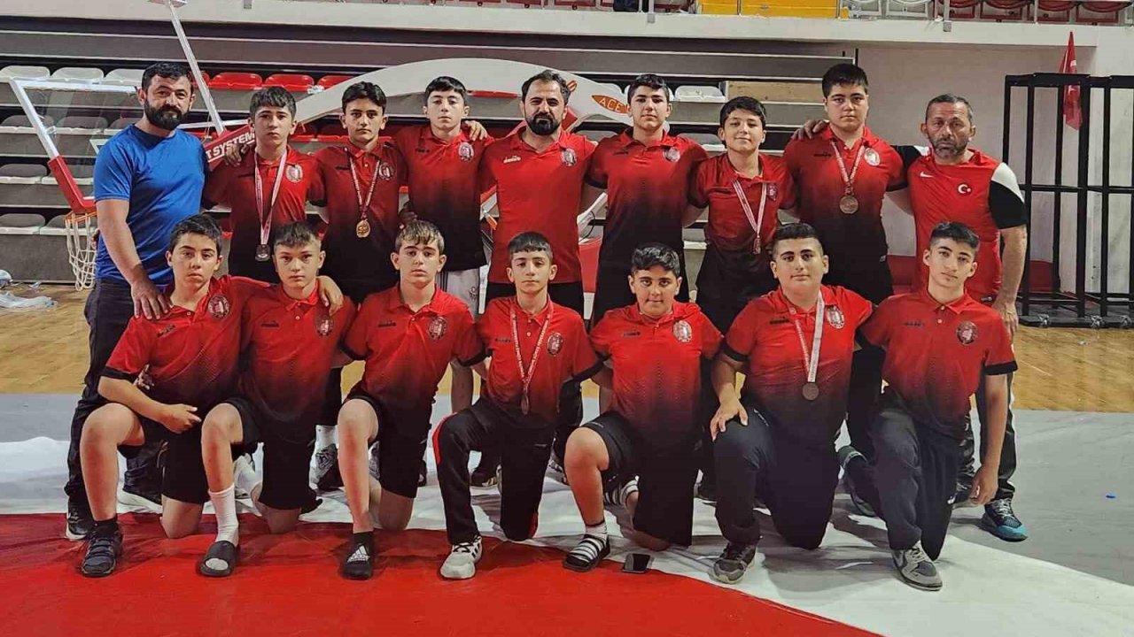 Çorumlu güreşçilerden Türkiye Şampiyonasında büyük başarı