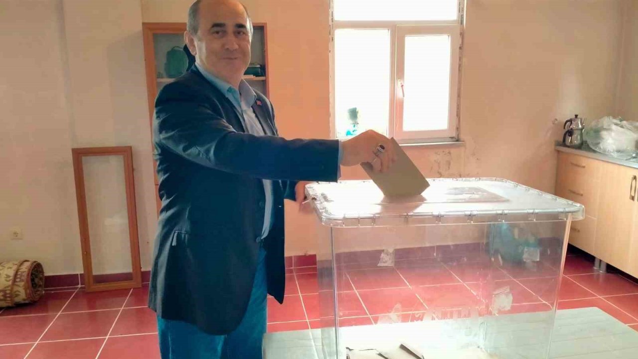 Mahalle sakinleri köy olmak için referanduma gitti