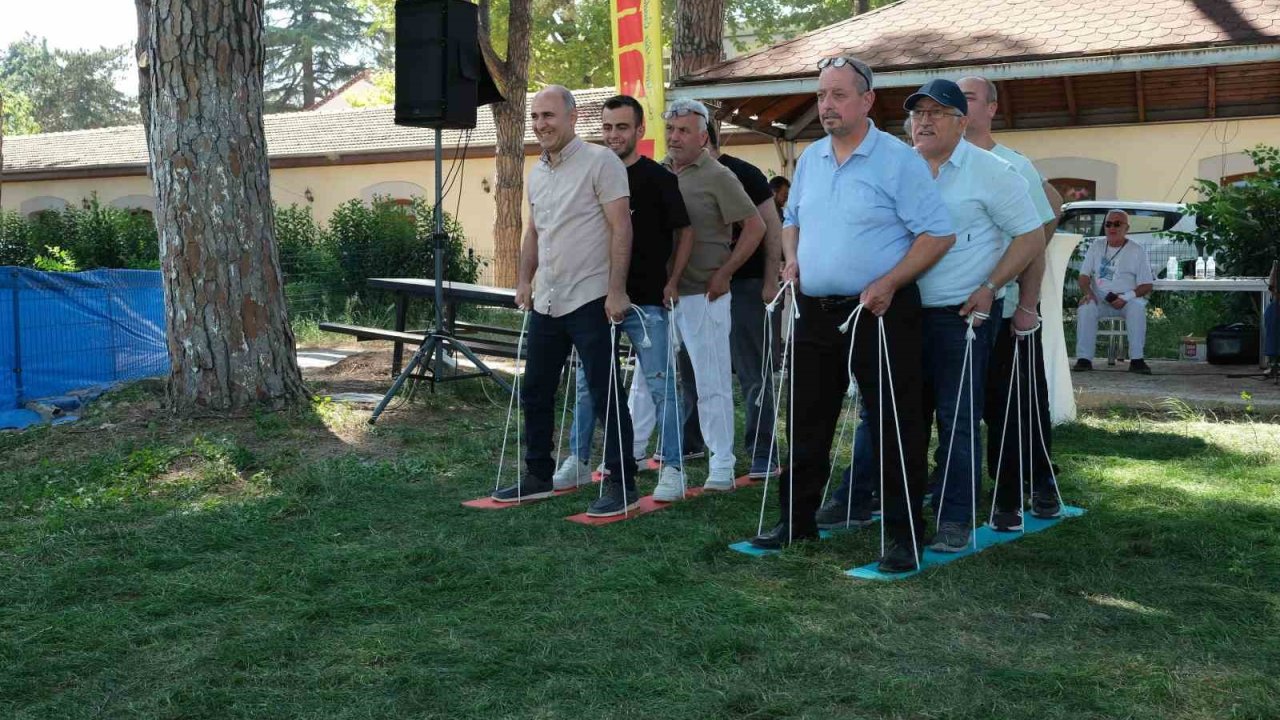 Geleneksel piknik, gencinden yaşlısına tüm herkesi bir araya getirdi