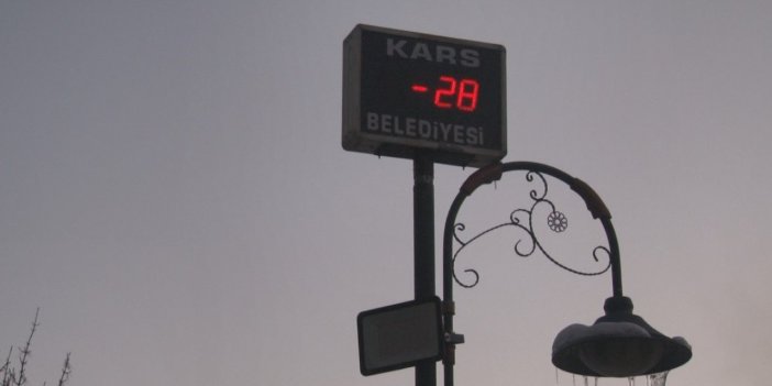 Kars buz tuttu: Termometreler eksi 28’i gösterdi