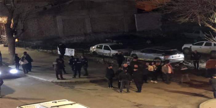 Kars’ta park halindeki araca silahlı saldırı