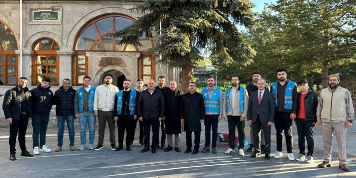 AK Parti Kars Milletvekili Çalkın ve Başkan Sancar Evliya Camii'nde Hemşehrileriyle Buluştu