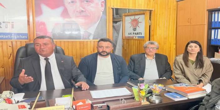 AK Parti Digor'da muhtarlarla bir araya geldi