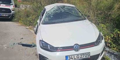Taklalar atan otomobil uçuruma yuvarlanmaktan son anda kurtuldu: 5 yaralı