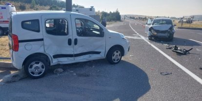Tavşanlı’da hafif ticari araçlar çarpıştı: 4 yaralı