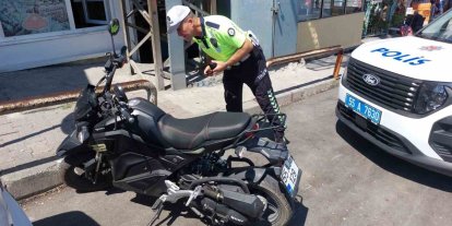 Otomobil ile motosiklet çarpıştı: 2 yaralı