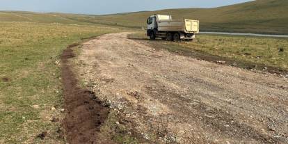 Susuz Çamçavuş Yayla Yolu'nda Stabilize Yol Çalışması Tamamlandı