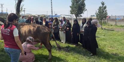 Kars'ta kadın çiftçilere "Süt Sağım ve Hijyen" eğitimi verildi