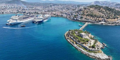 Kuşadası’na 5 kruvaziyer 10 bin 916 turist getirdi