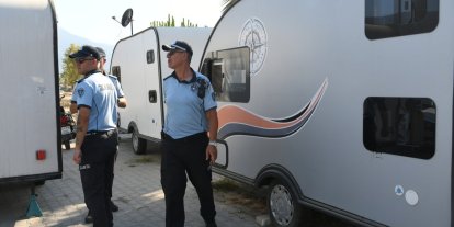 Kuşadası’nda zabıta ekiplerinden çadır ve karavan denetimi