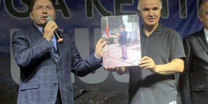 Adalet Bakanı Yılmaz Tunç’a duygulandıran hediye