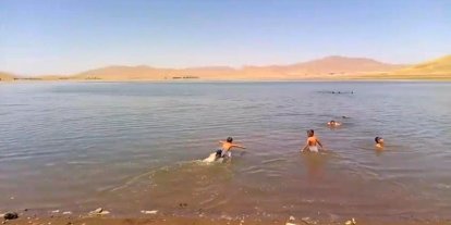 Patnos Barajı serinlemek isteyenlerin adresi oldu