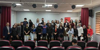 Sarıkamış Kaymakamı, mesleki tecrübelerini öğrencilerle paylaştı.