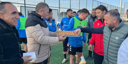 Taraftarlardan Kars Spor kulübüne Moral Ziyareti