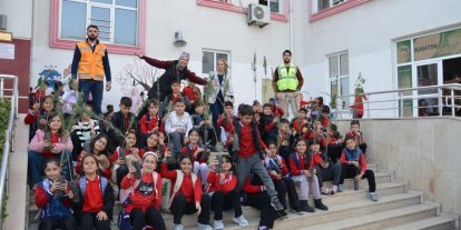 Siirt’te ilkokul öğrencilerine fidan dağıtıldı