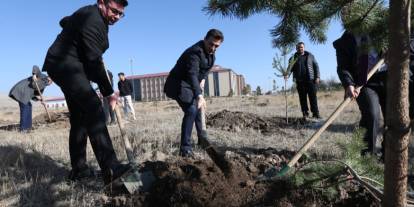 Kars’ta Karabağ Zaferi’nin 5. Yıl Dönümünde 44 Fidan Toprakla Buluşturuldu