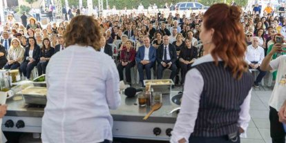 Başkan Seçer, Tarsus’taki festivalde ’Gastronomi Show’a katıldı