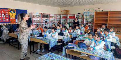 Kars'ta Jandarma, Minik Öğrencilere Görevlerini Tanıttı