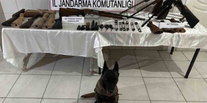 Yaptığı silahlara müşteri ararken yakalandı