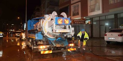 MESKİ, taşkın nedeniyle kapanan yolu anında ulaşıma açtı