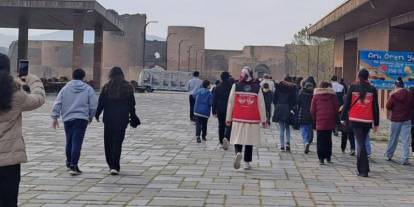 Kars'ta Sed hizmeti alan çocuklar Ani Harabelerini gezdi