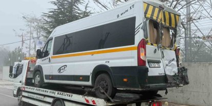 Öğrenci servisi, tır ve hafif ticari aracın karıştığı kazada 20 kişi yaralandı