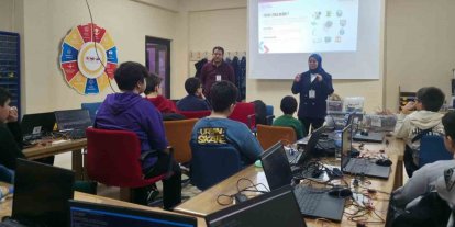 Bayburt’ta öğrencilere yapay zekanın işleyişi anlatılarak eğitim verildi