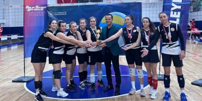Manisa GSB Kadın Voleybol Takımı Türkiye ikincisi oldu