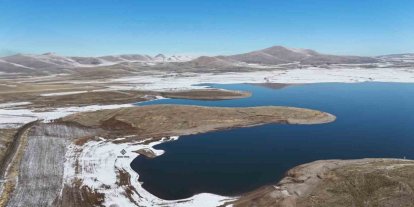 Patnos barajında kış güzelliği; Mavi ve beyazın buluşması