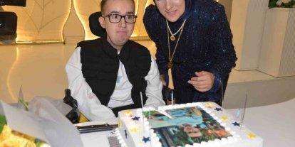 23 yıldır kas hastalığıyla mücadele eden gence düğün gibi doğum günü