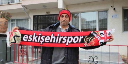 Eskişehir’de apartman sakinleri, Eskişehirspor sevgisini binaya taşıdı