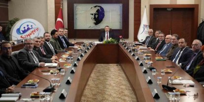 KBÜ’de senato toplantısında üniversitenin yükselen markaları gündeme geldi