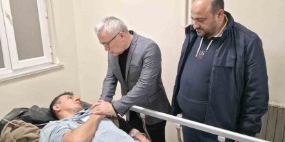 Cezaevi otobüsü kaza yaptı, Vali Şimşek yaralıları ziyaret etti