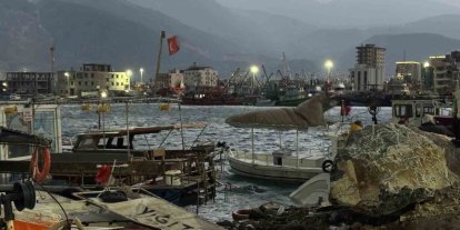 Hatay’da fırtınanın etkisiyle 5 tekne ve 1 yat alabora oldu