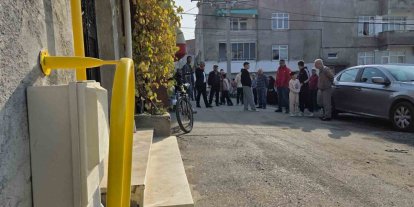Doğal gaz 10 metre ötede, mahalleli yıllardır beklemede