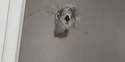 Esenyurt’ta alkollü maganda paniği: Evin camına kurşun isabet etti