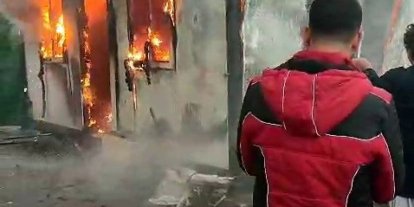 Konteyner alev alev yandı