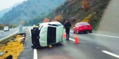 Otomobil yan yattı: 4 yaralı