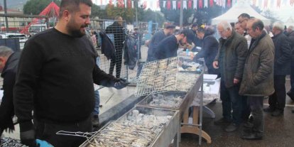 Binlerce vatandaş hamsi festivalinde buluştu: 7 ton hamsi tüketildi