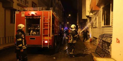 Elazığ’da ev yangını: 2 kişi dumandan etkilendi