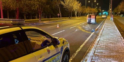 Önüne köpek çıkan araç yan yattı: 2 yaralı