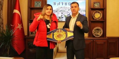 Vali Eldivan’dan dünya şampiyonu Turhan’a tebrik